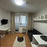 Cozy Apartment Next To The Train Station And Near The City Center